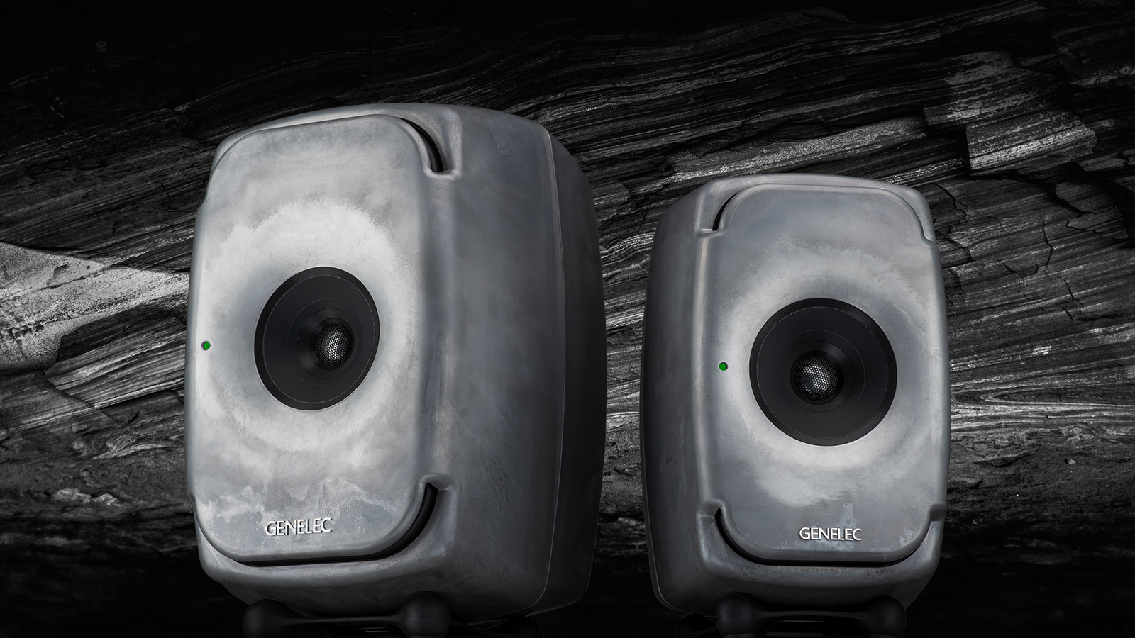 GENELEC | プレスリリース | 2022年8月1日 | サステナブルを体現するRAWフィニッシュにThe Onesシリーズの「8331 」「8341」を追加